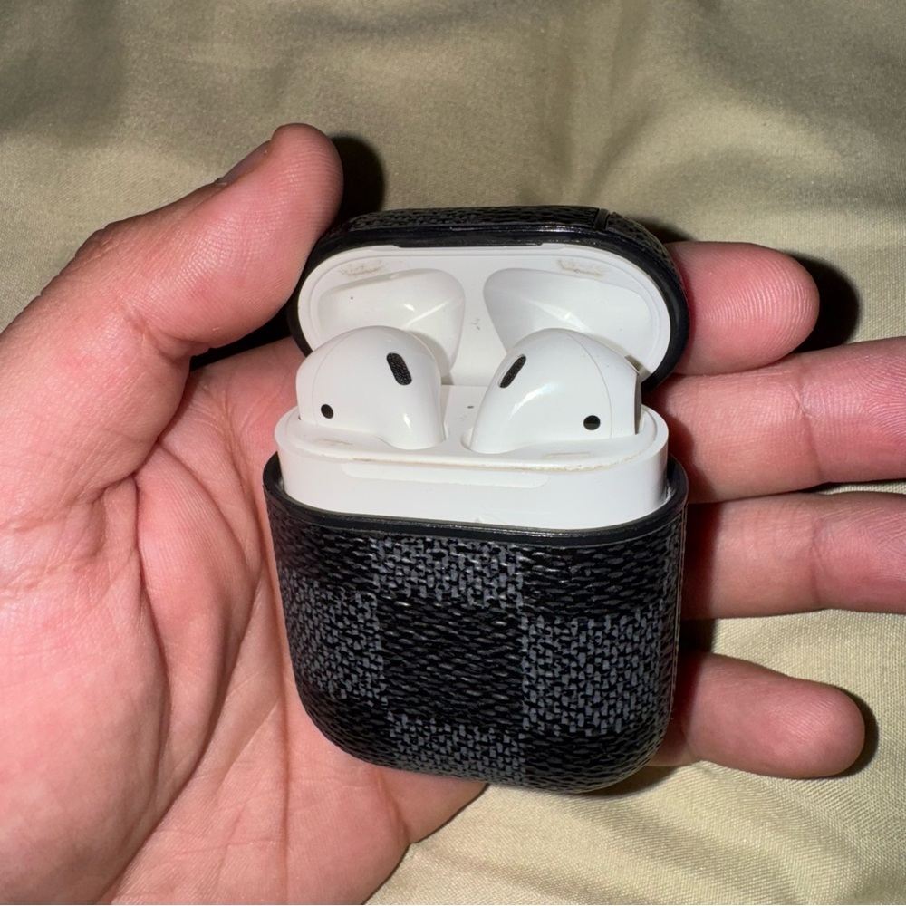 FOR PARTS DEFECTIVE Apple Airpods 2nd generation with Black Checkered Case